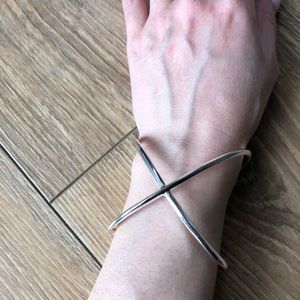 Stella & Dot Sculpted X Bangle